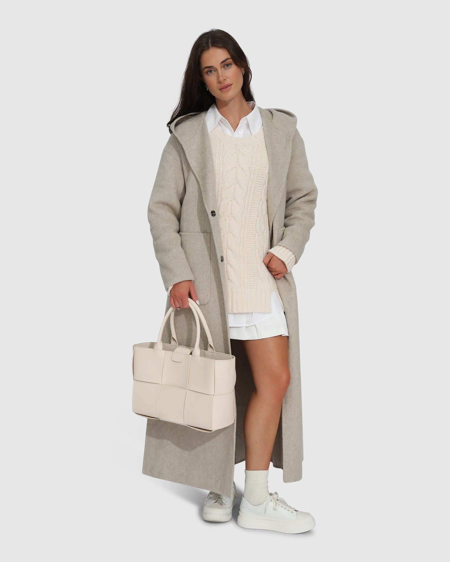 margaret – beige trenchcoat met rechte snit en lichte stof