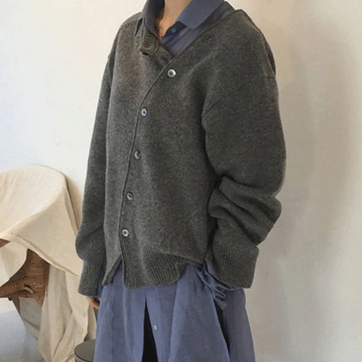 Fabienne – dames cardigan vest in kasjmier met knoopdetails