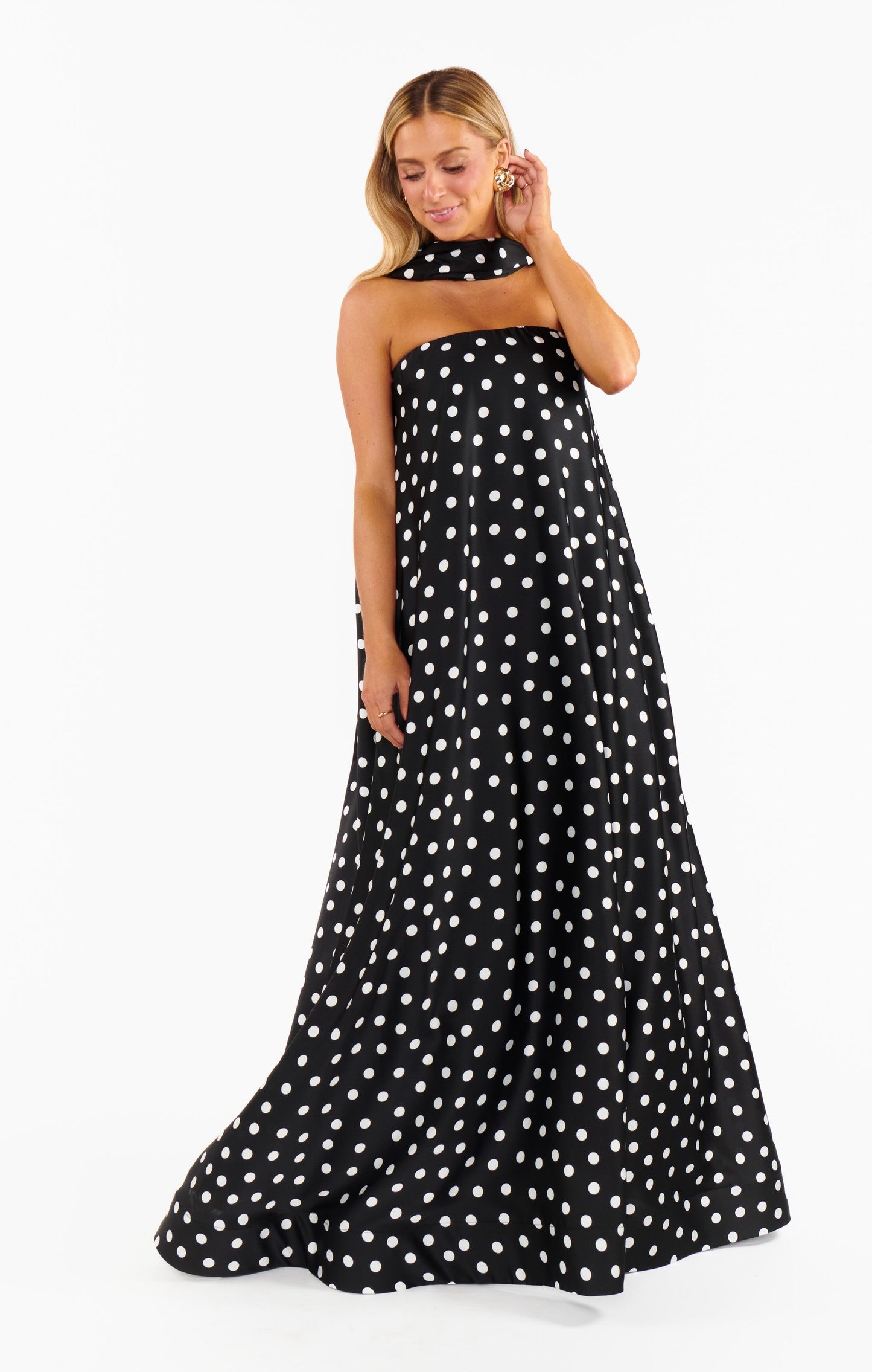 Ava – Zwarte tubejurk met witte polka dots