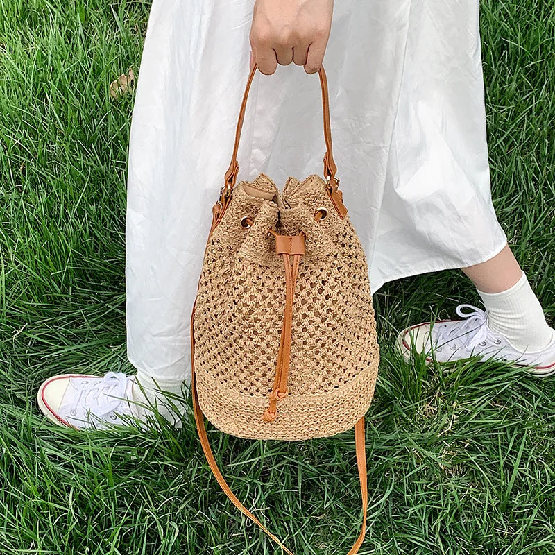 Lina – gevlochten straw crossbody handtas met lange band