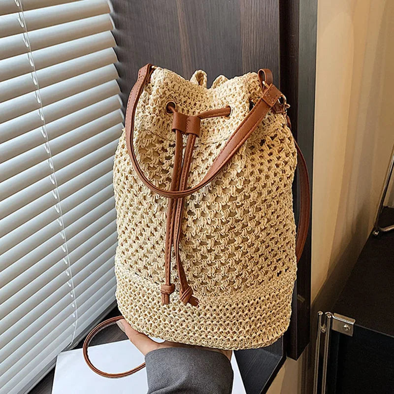Lina – gevlochten straw crossbody handtas met lange band