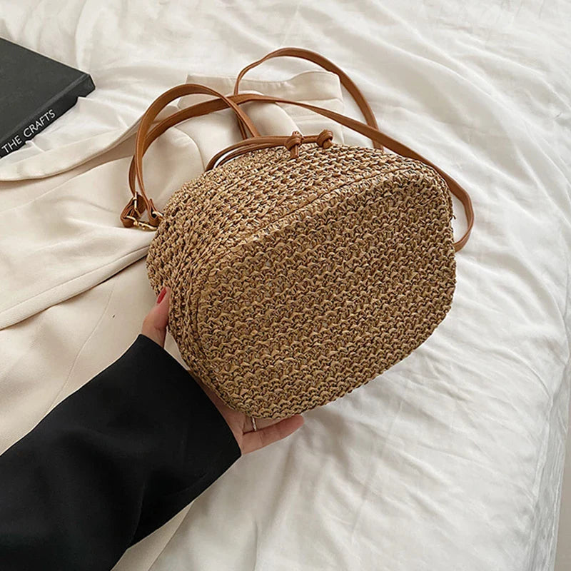 Lina – gevlochten straw crossbody handtas met lange band