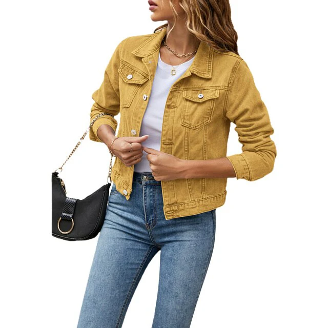 Mila – Korte damesjas van denim met borstzakken en knopen