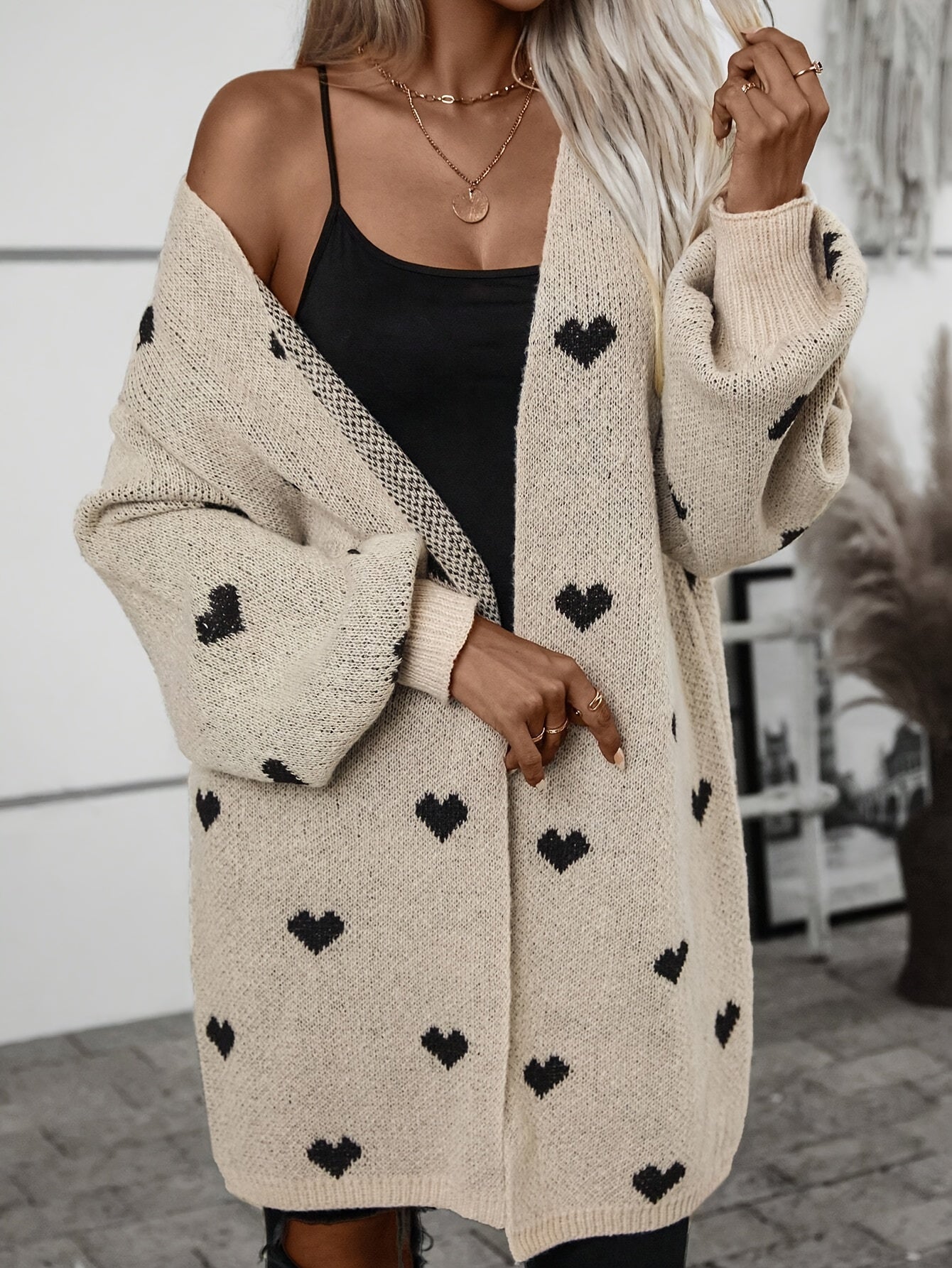Lana – gebreide cardigan vest met hartjesmotief en knoopsluiting