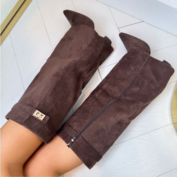 Elora – Kniehoge Suede Laarzen Met Blokhak En Getailleerde Schacht