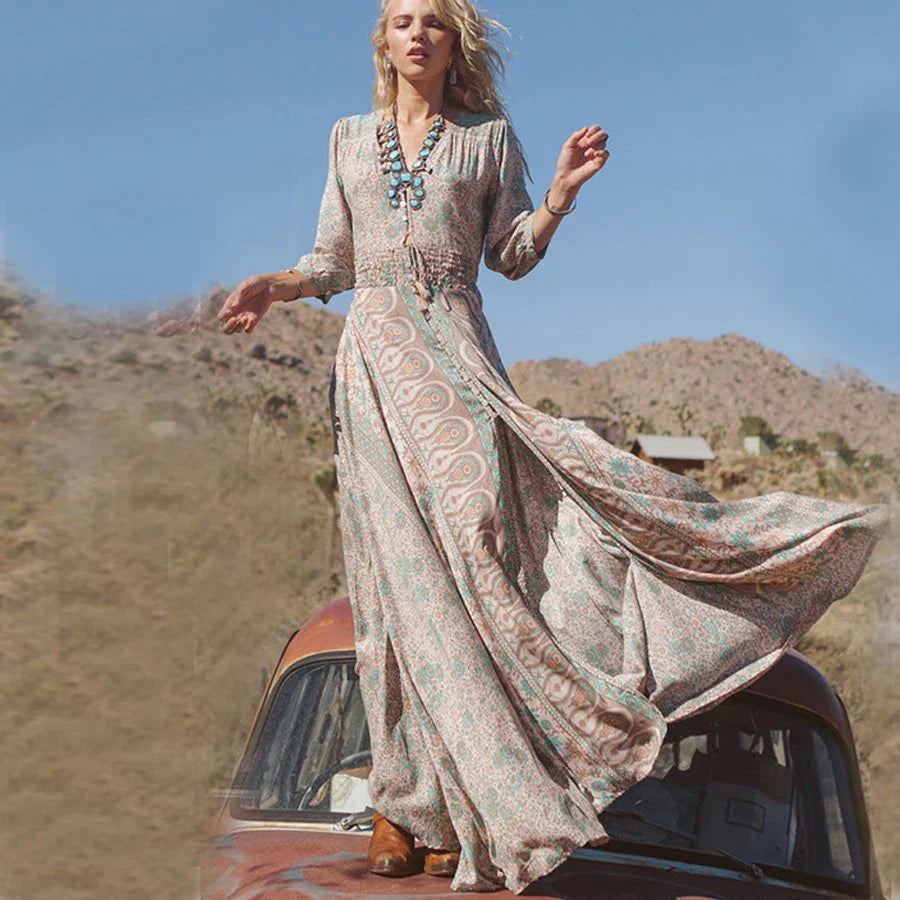 Nerisa – Bohemian maxi-jurk met paisley print en elegante riemsluiting