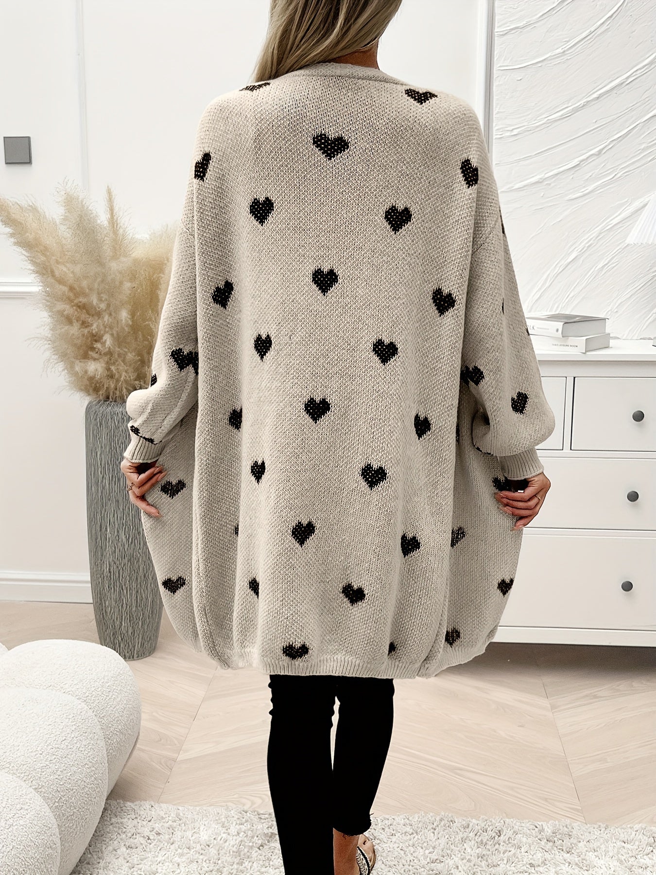 Lana – gebreide cardigan vest met hartjesmotief en knoopsluiting