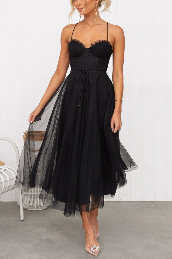 Elise – Zachtblauwe chiffon maxi-jurk met tulelaag en ronde hals