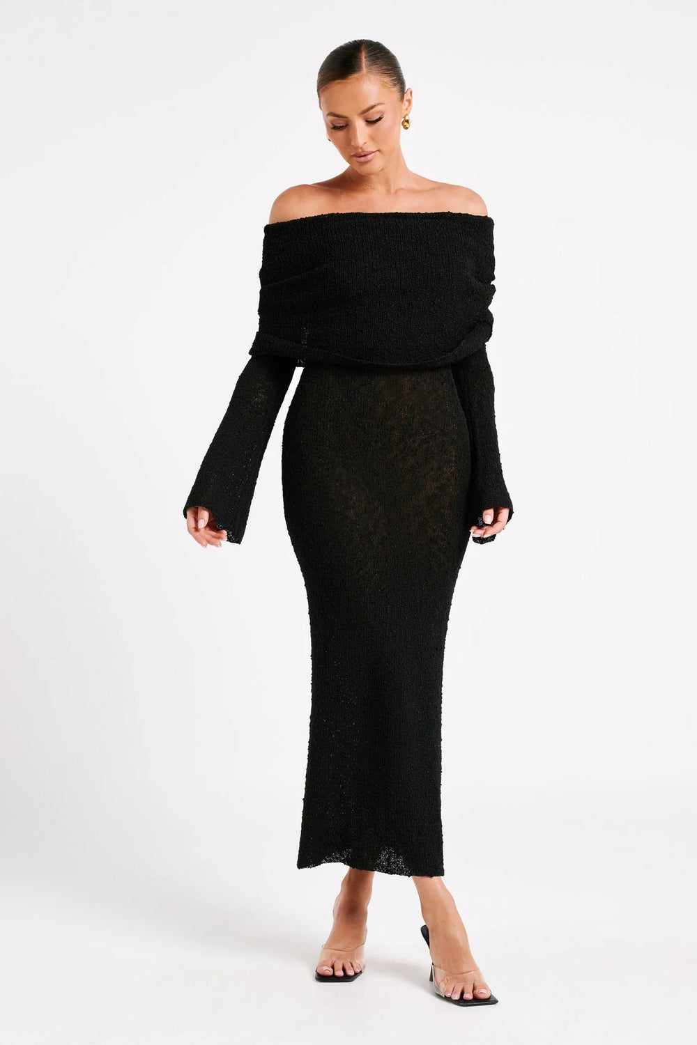 Amira – Off-shoulder zomerjurk met rechte hals en maxi-lengte