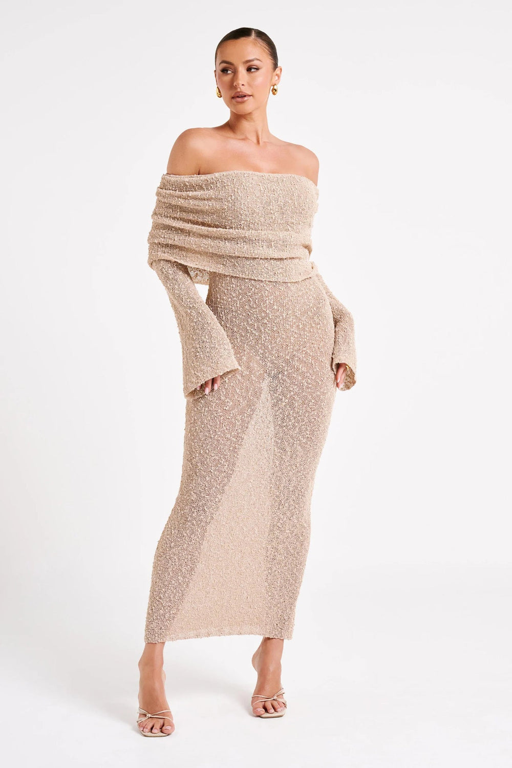 Amira – Off-shoulder zomerjurk met rechte hals en maxi-lengte