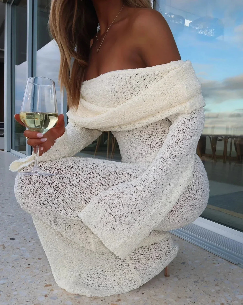 Amira – Off-shoulder zomerjurk met rechte hals en maxi-lengte