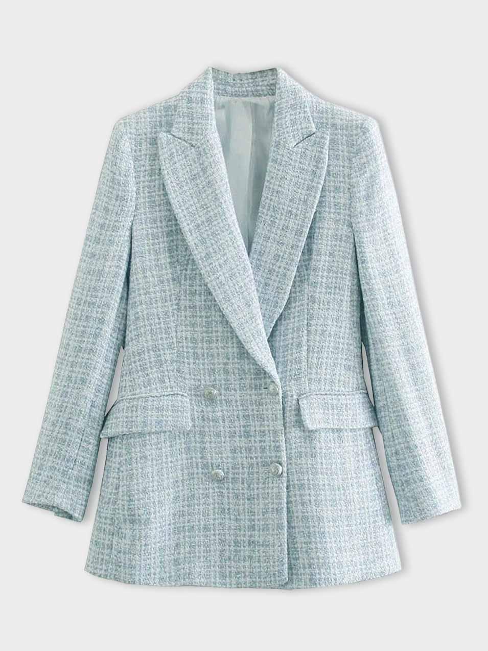 Livia – lichtblauwe tweed blazer met ruitjespatroon en halflange pasvorm