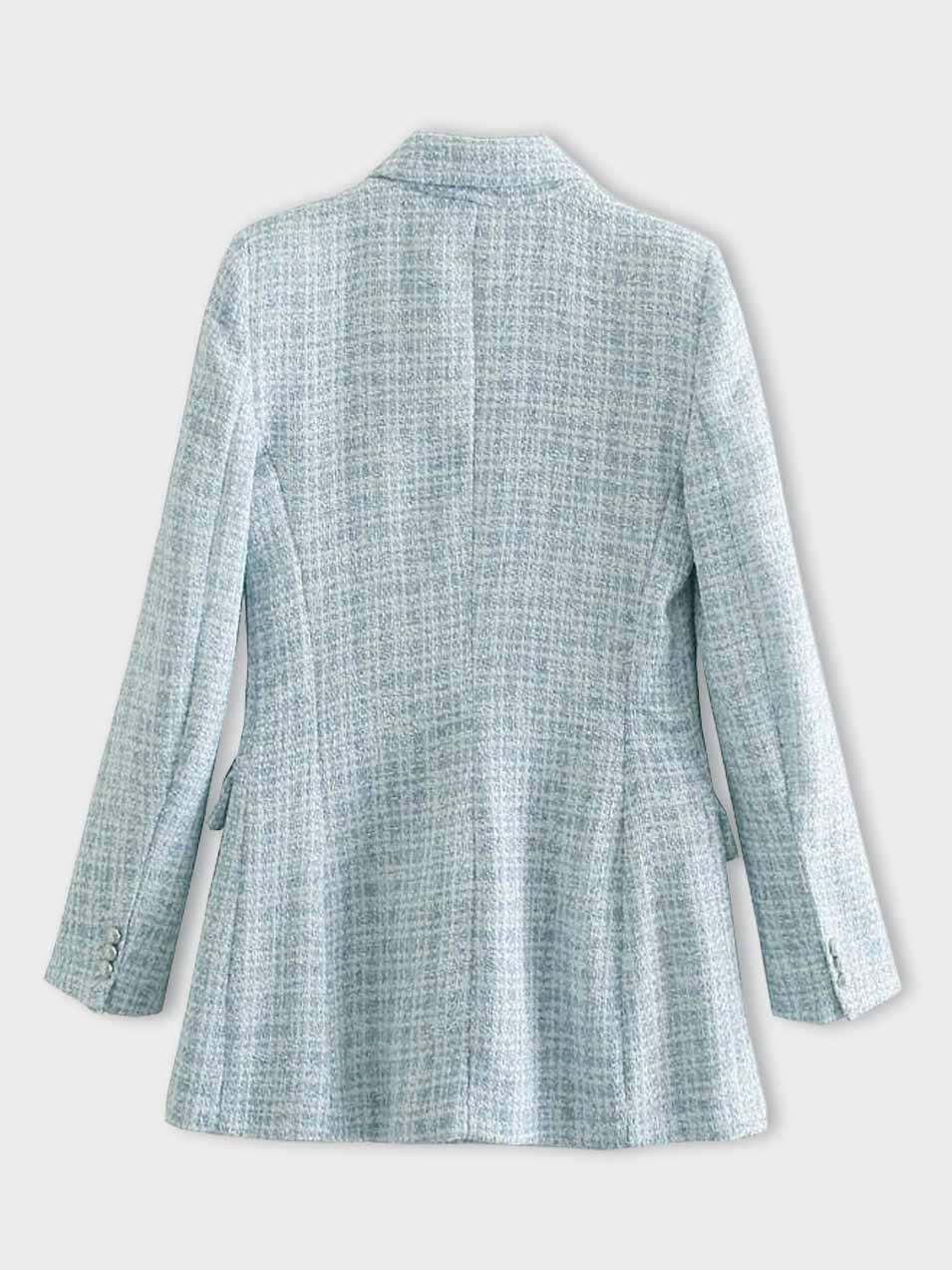 Livia – lichtblauwe tweed blazer met ruitjespatroon en halflange pasvorm