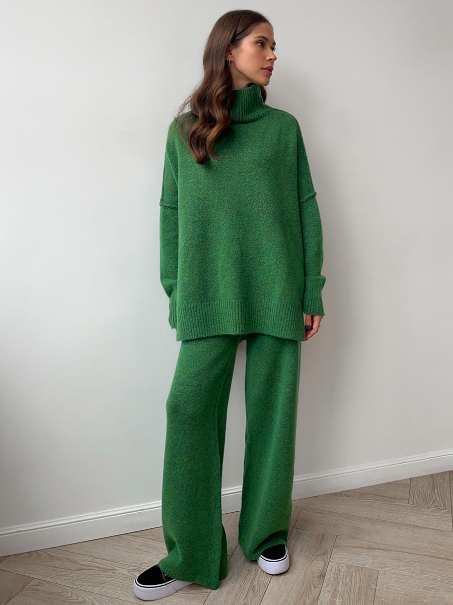Hazel – lounge set van zachte knit met hoge col en wijde broek