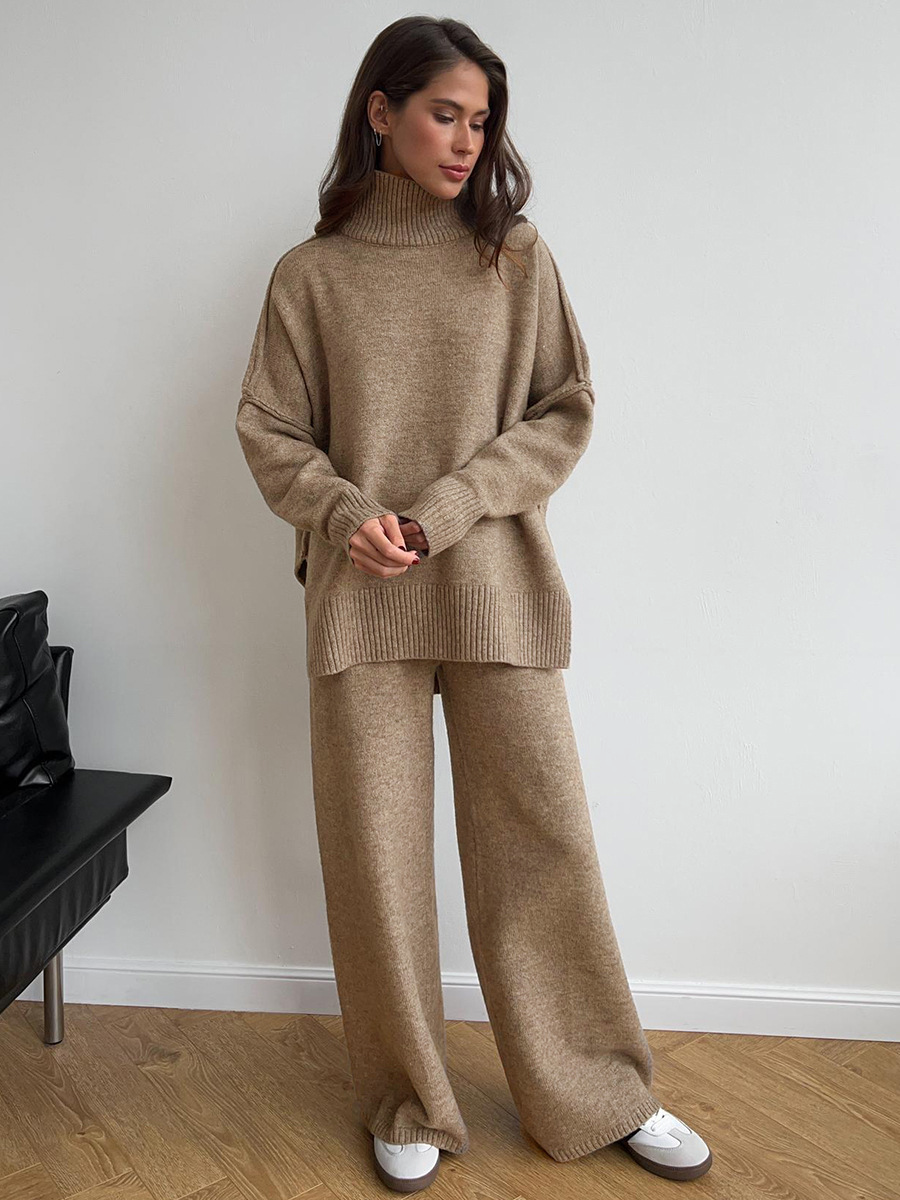 Hazel – lounge set van zachte knit met hoge col en wijde broek
