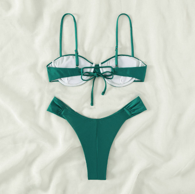 Kate – Bandeau bikini-set met ruches top en high-cut slip