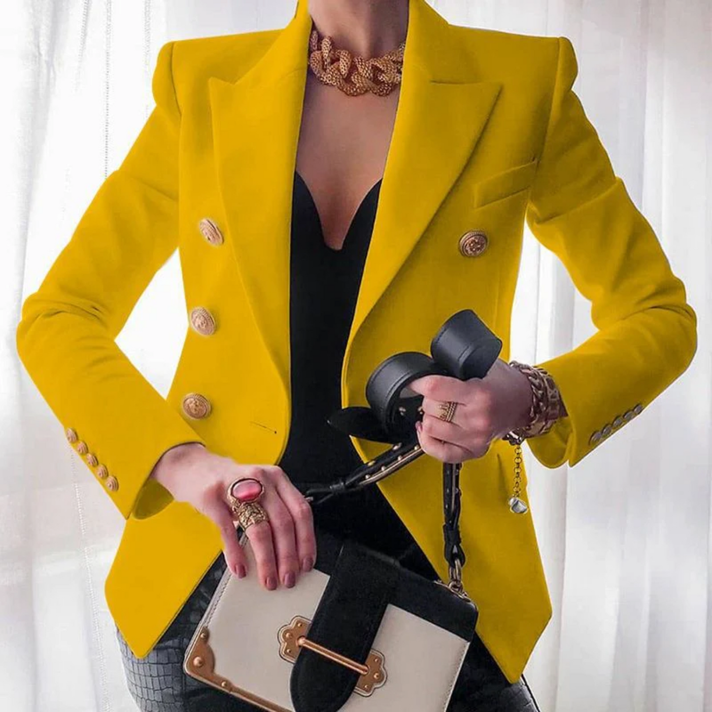 Jill – zwarte katoenen blazer met klassieke snit en zachte structuur