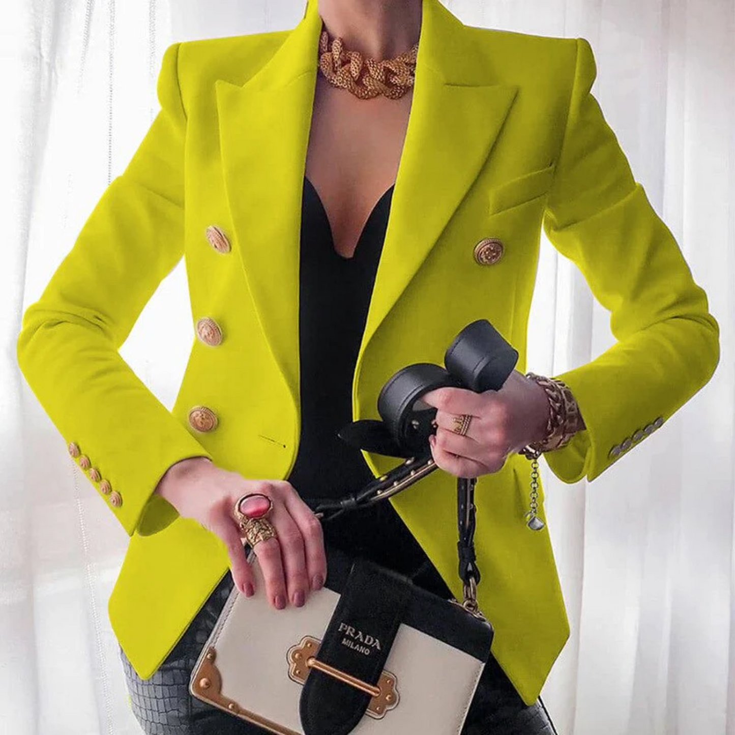 Jill – zwarte katoenen blazer met klassieke snit en zachte structuur