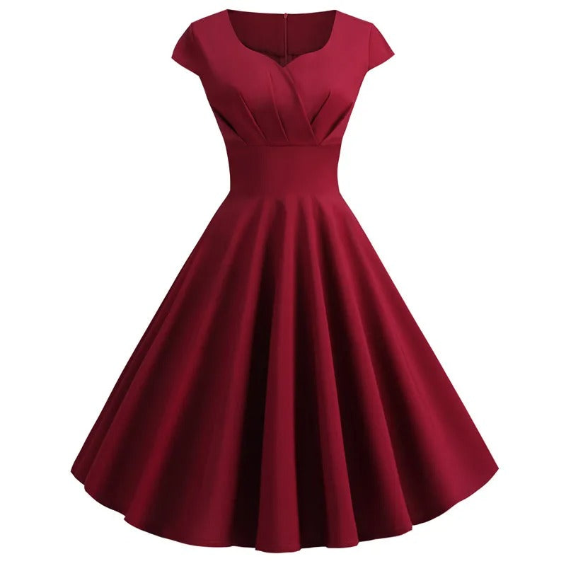Liora – Koraalroze zomerjurk met V-hals en taille-accent