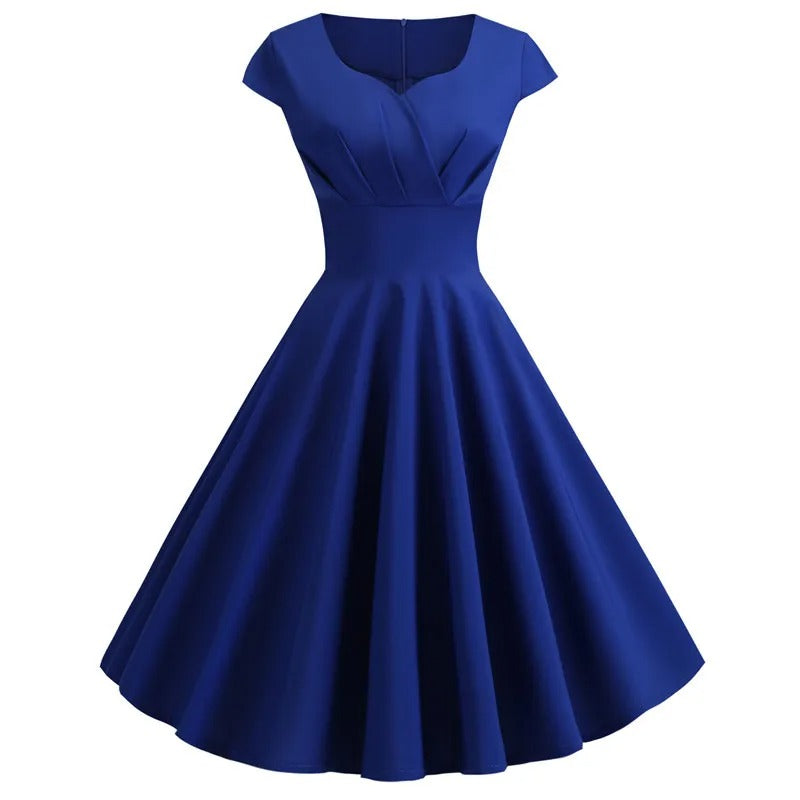 Liora – Koraalroze zomerjurk met V-hals en taille-accent