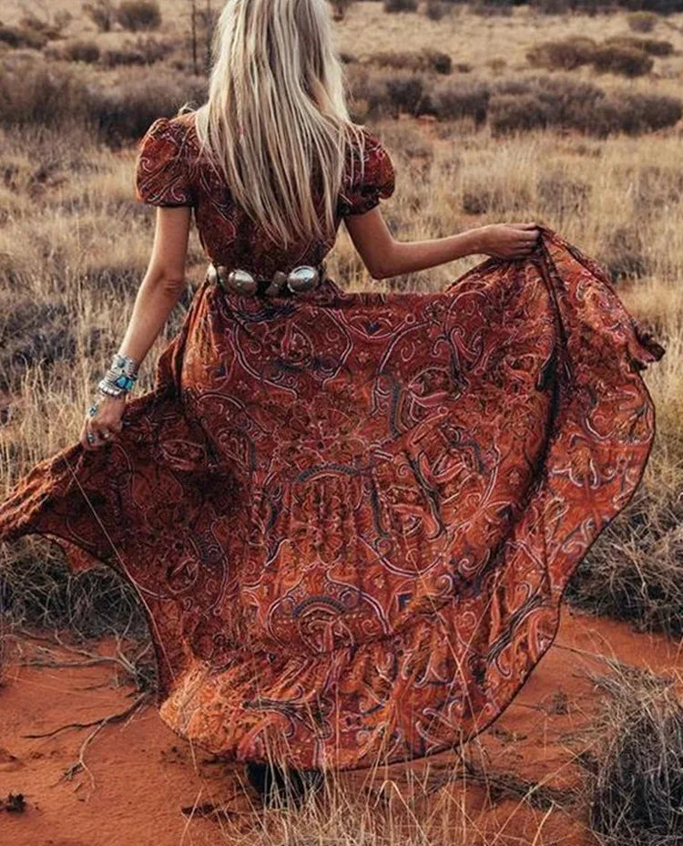Nerisa – Bohemian maxi-jurk met paisley print en elegante riemsluiting