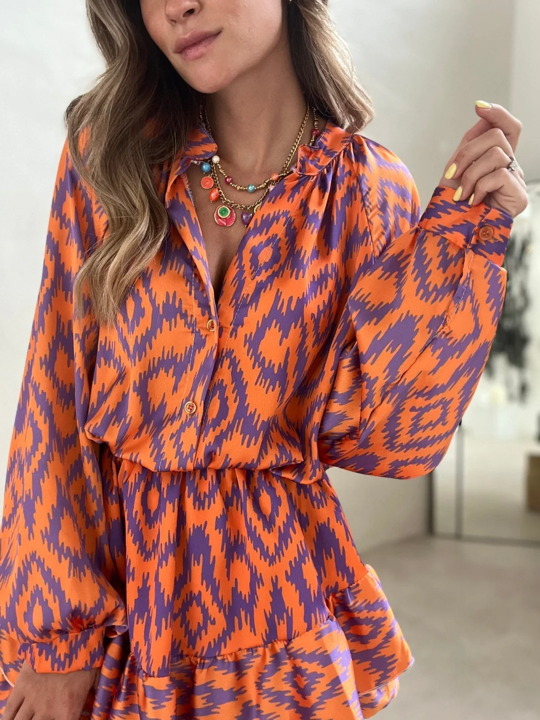 Isla – Multicolor jurk met grafische print en ballonmouwen