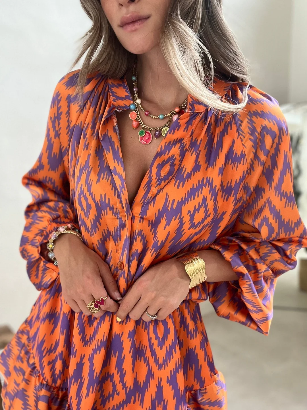 Isla – Multicolor jurk met grafische print en ballonmouwen