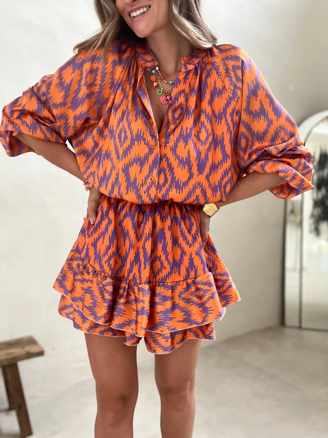 Isla – Multicolor jurk met grafische print en ballonmouwen