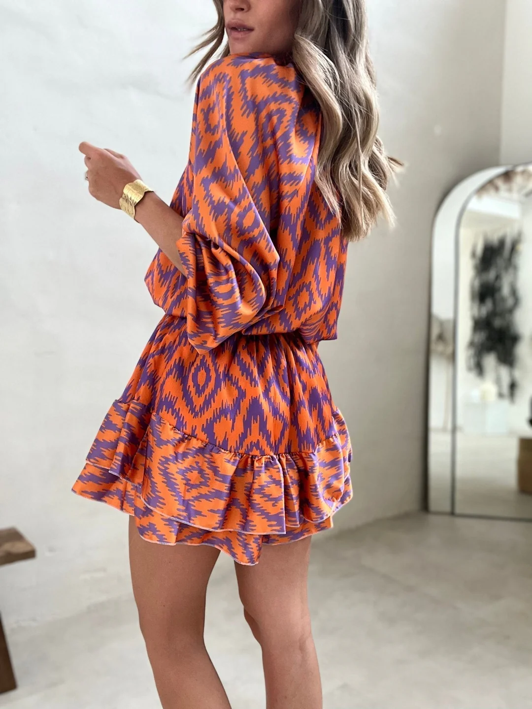 Isla – Multicolor jurk met grafische print en ballonmouwen