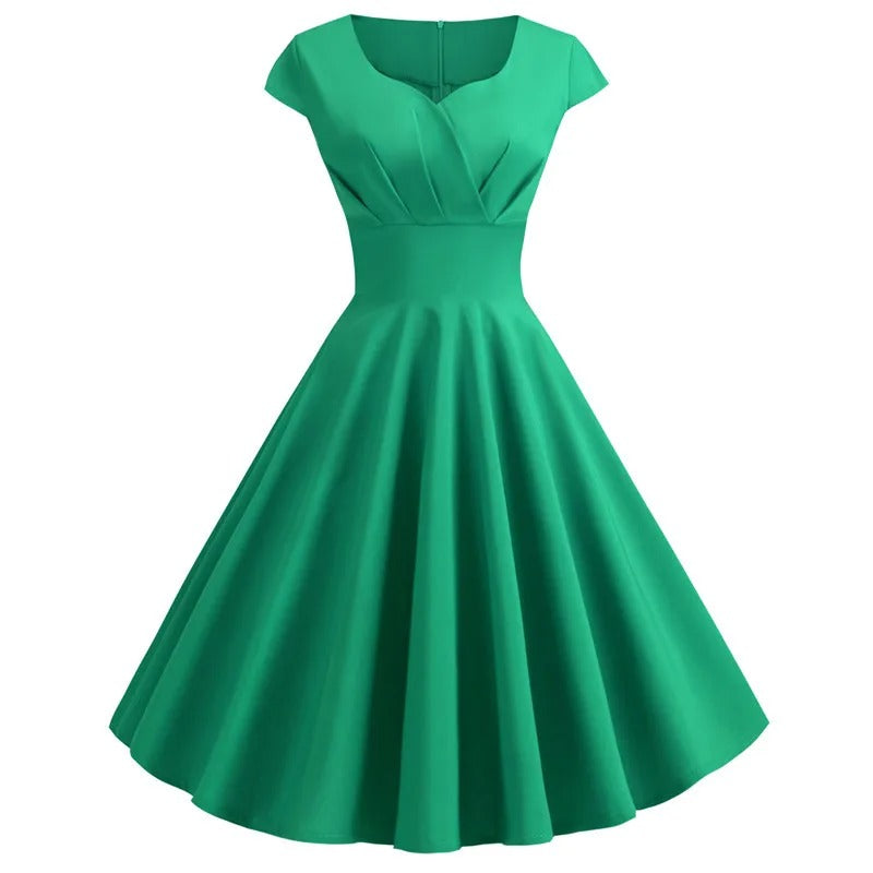 Liora – Koraalroze zomerjurk met V-hals en taille-accent