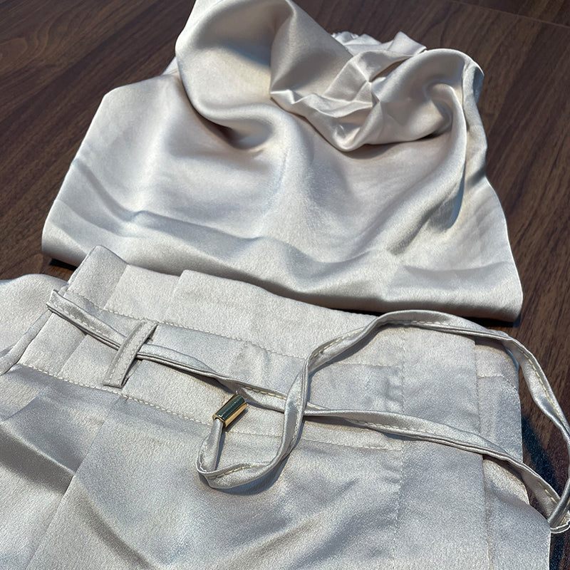 Lana – Zomerset met halter crop top en wijde high waist broek