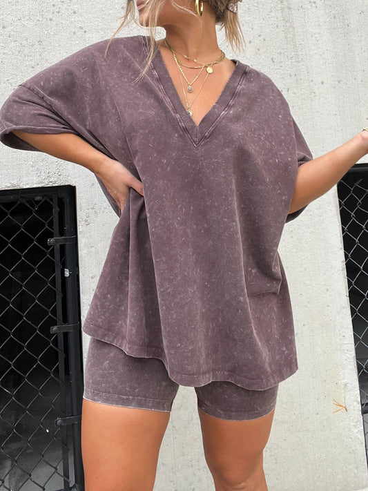 Sanne – Casual dames set met V-hals shirt en biker short