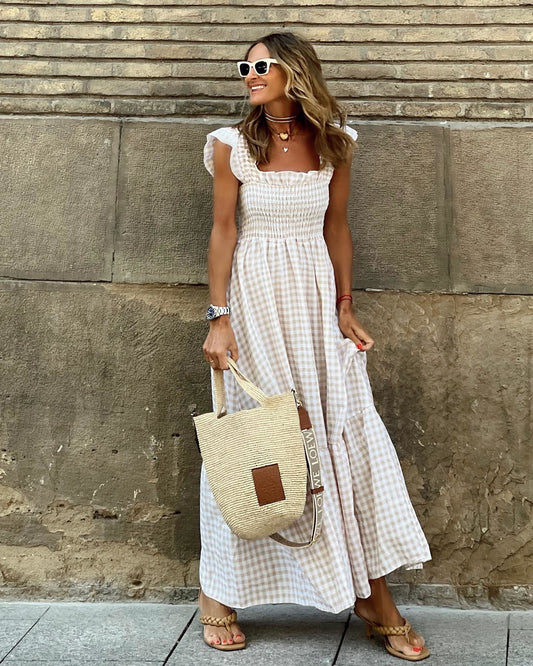 Elena – Geruite maxi-jurk met gesmokte taille en speelse ruffle mouwen