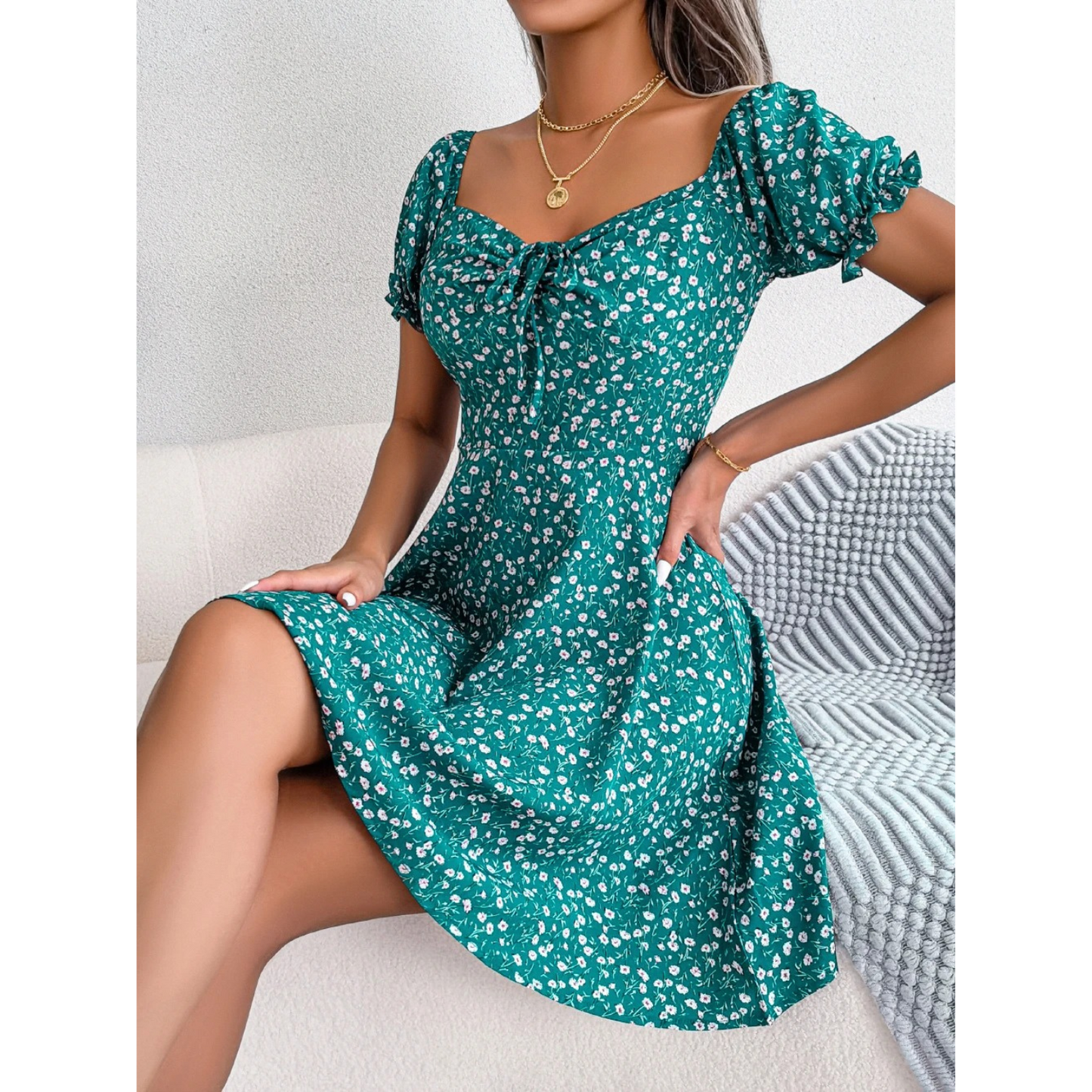 Fleur – A-lijn zomerjurk in lichtroze met getailleerde taille en ronde hals