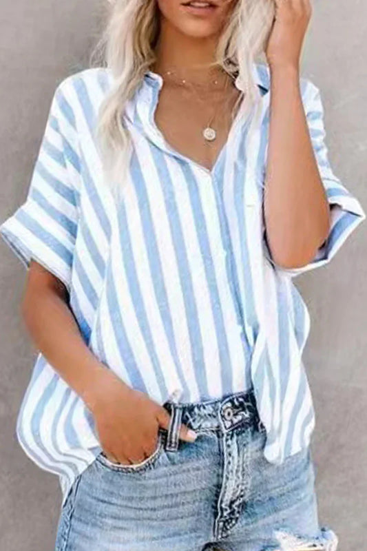 Angela – Oversized Blauw Wit Gestreepte Zomerblouse Met V-hals
