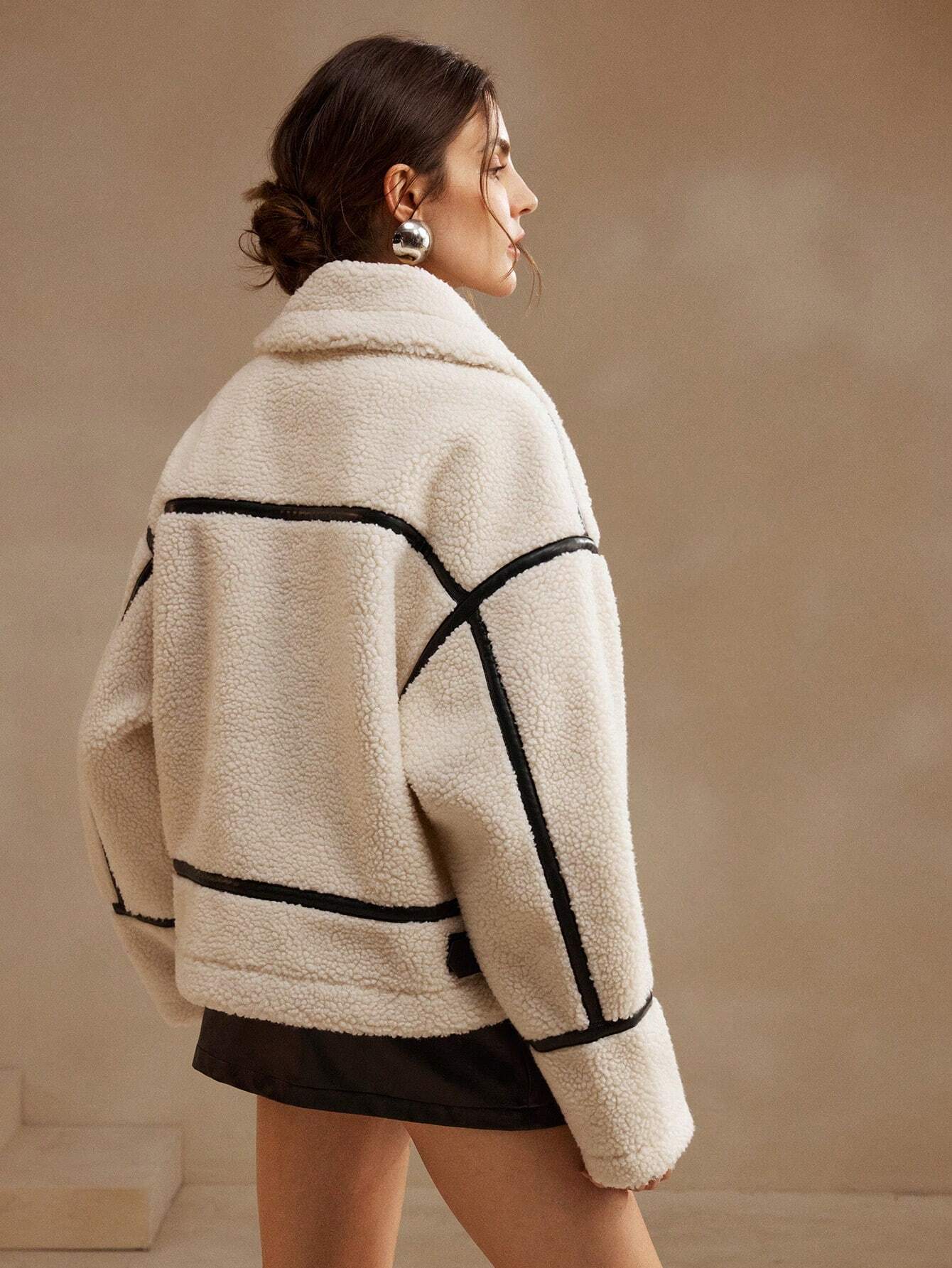 Nova – oversized jas van pluche stof met ritssluiting en moderne afwerking