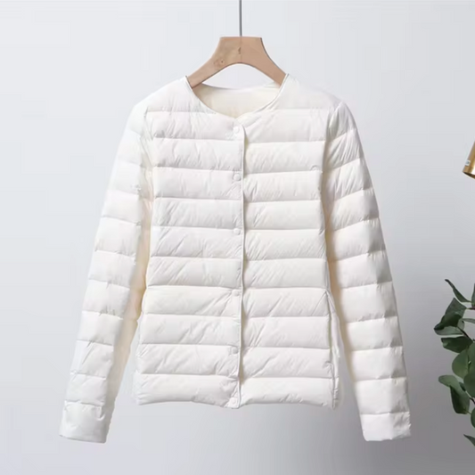 Elena – korte nylon donsjas met doorgestikte afwerking