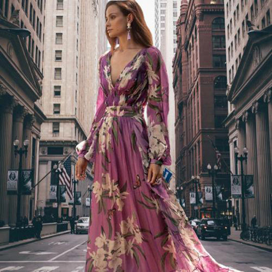 Torill – Zomer Maxi Jurk met Klassieke V-hals en Subtiele Plissé Details