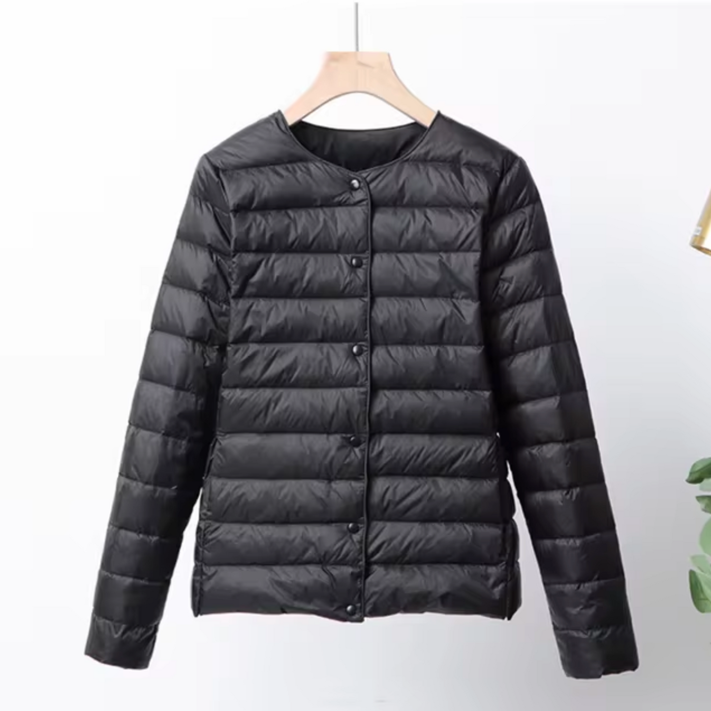 Elena – korte nylon donsjas met doorgestikte afwerking