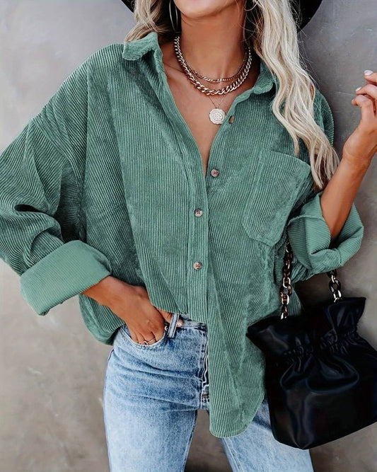 Sanne – Corduroy blouse met vintage kraag en knopen