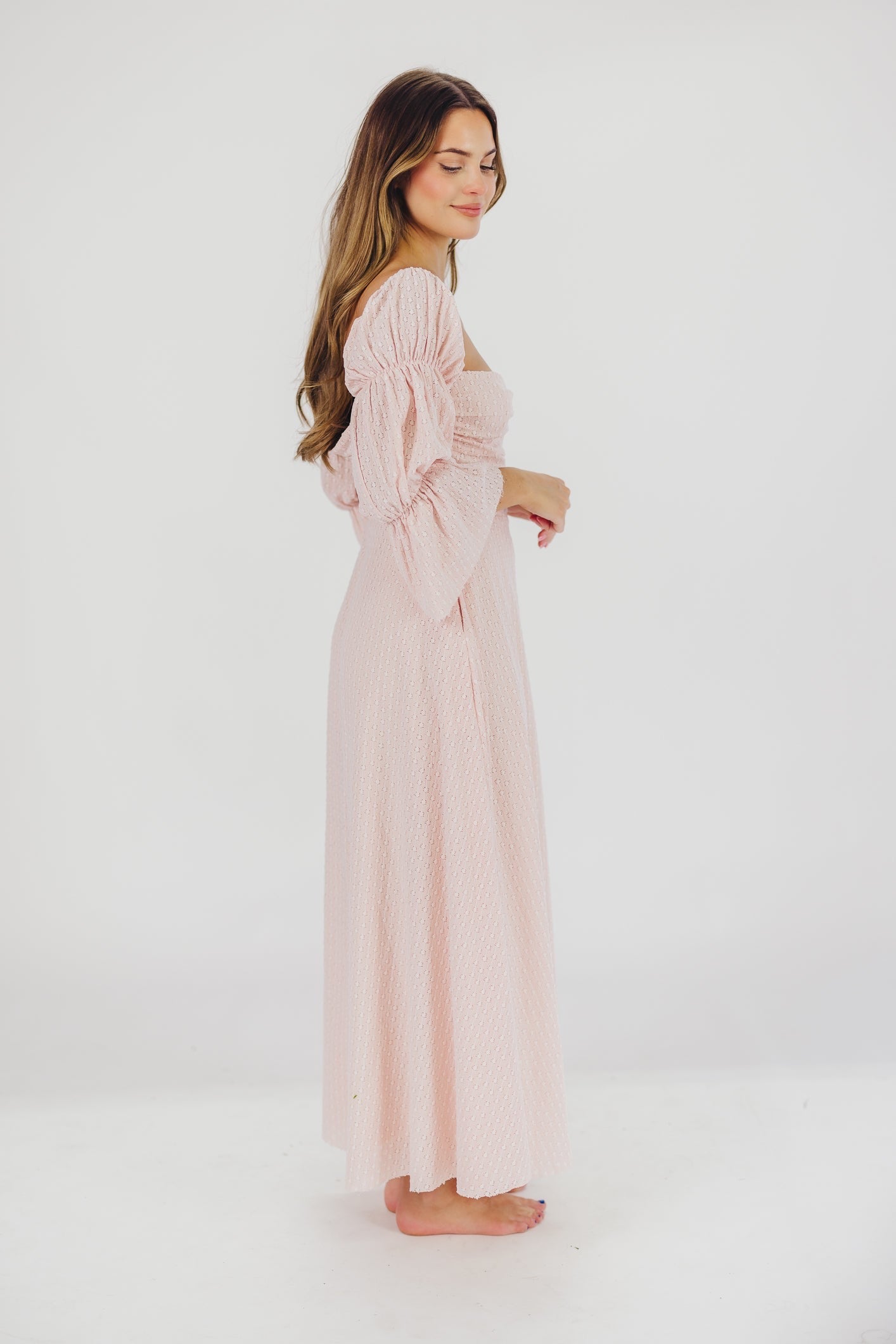 Maisie – Rusches maxi jurk met hartvormige hals en elastische taille