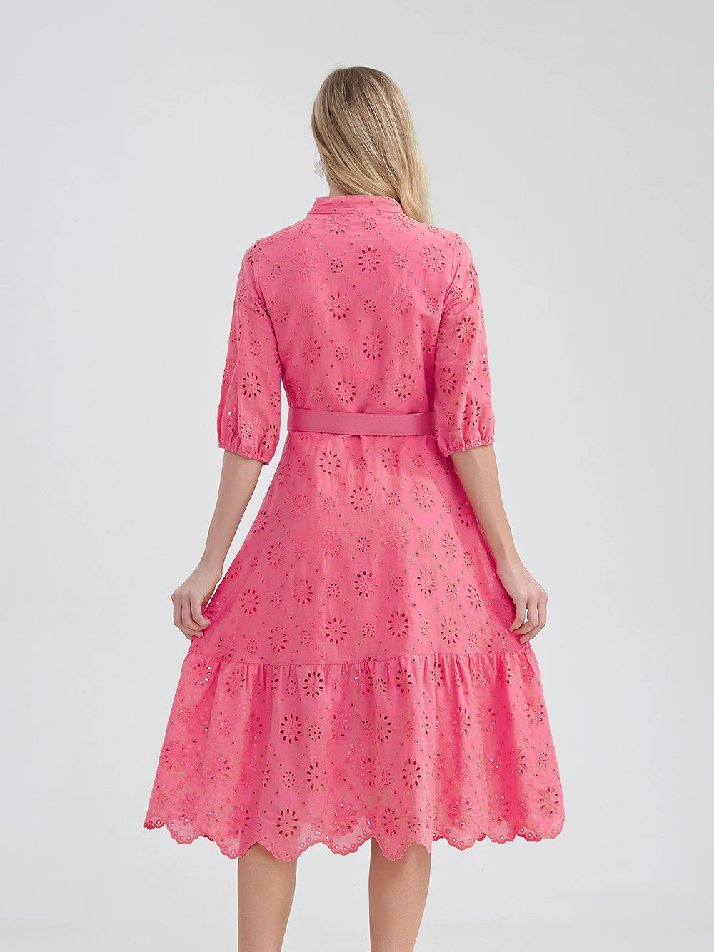 Evi – Zomer Midi Jurk met Kanten details en tailleriem