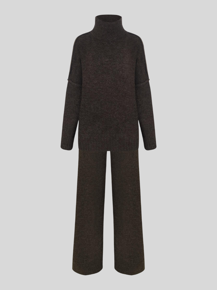 Hazel – lounge set van zachte knit met hoge col en wijde broek