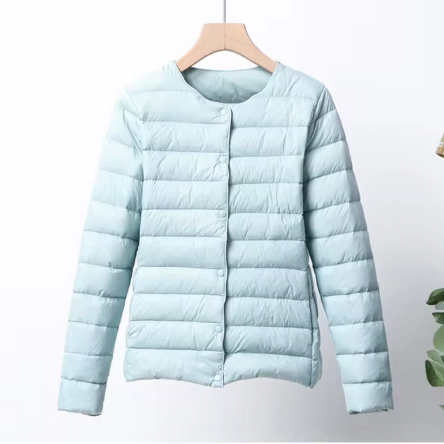 Elena – korte nylon donsjas met doorgestikte afwerking
