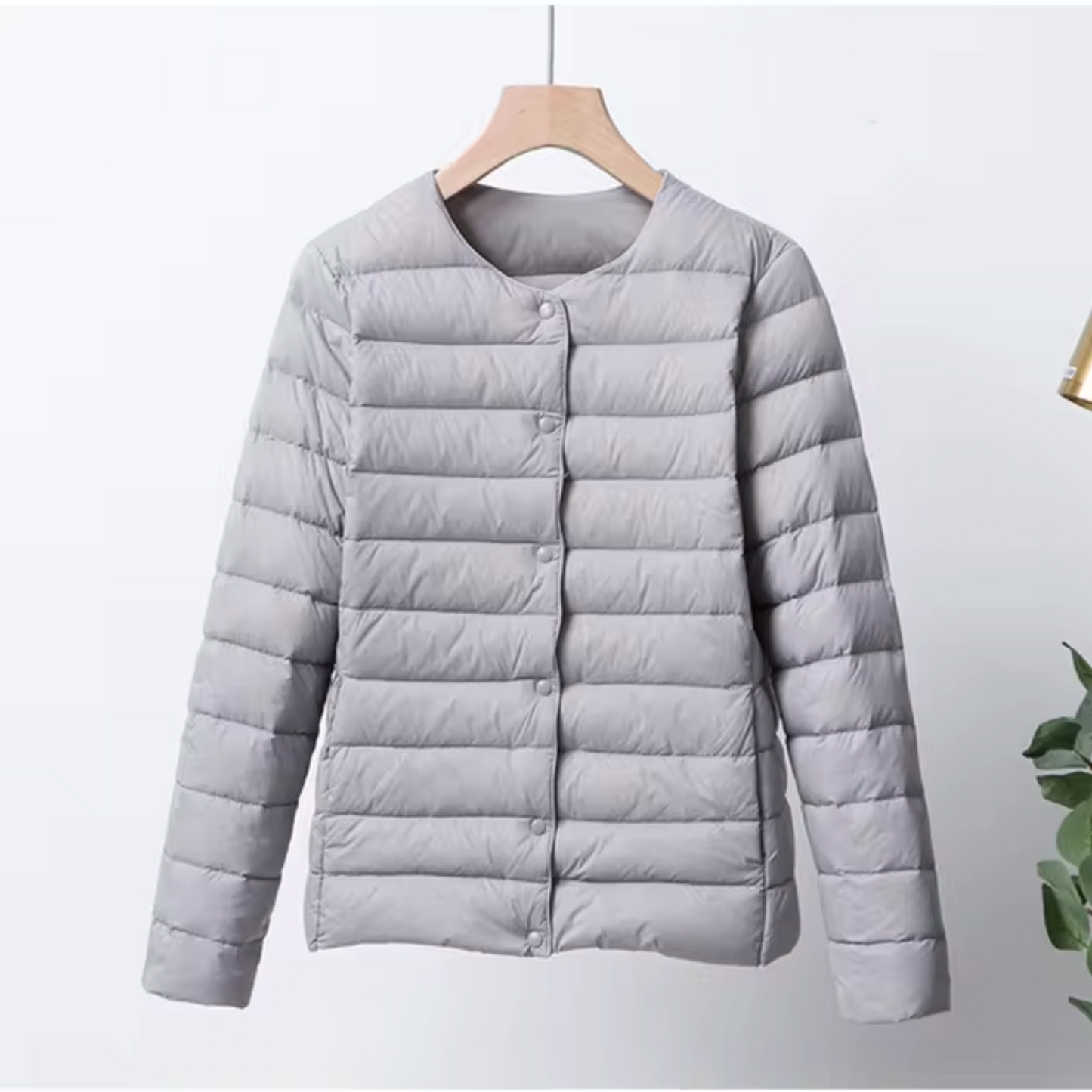 Elena – korte nylon donsjas met doorgestikte afwerking