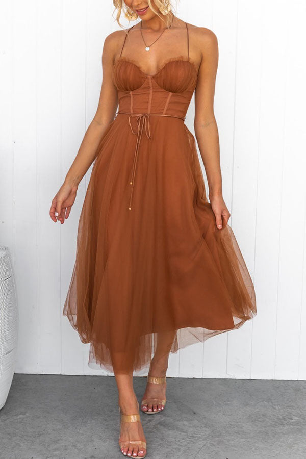 Elise – Zachtblauwe chiffon maxi-jurk met tulelaag en ronde hals