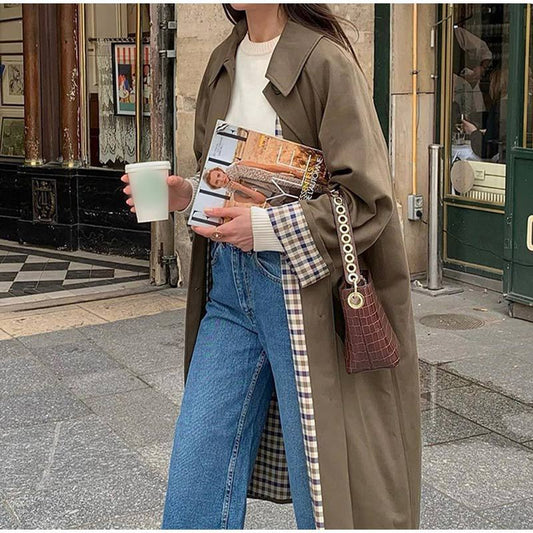 Noa – lange trenchcoat met ruitvoering en getailleerde pasvorm