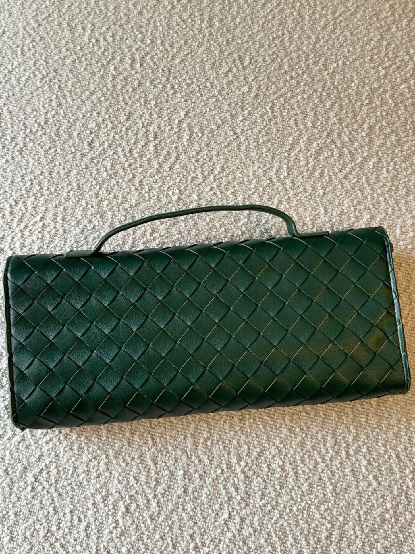 Clémence – Geweven Leren Crossbody Clutch Tas Met Gouden Knoop En Handvat