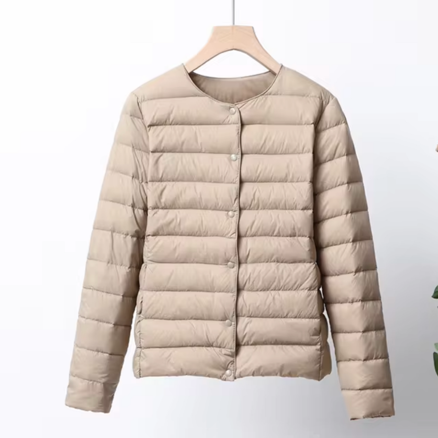 Elena – korte nylon donsjas met doorgestikte afwerking