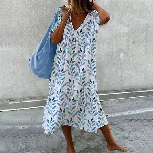 Luna – Witte midi-jurk met lichtblauwe aquarelprint en zachte V-hals